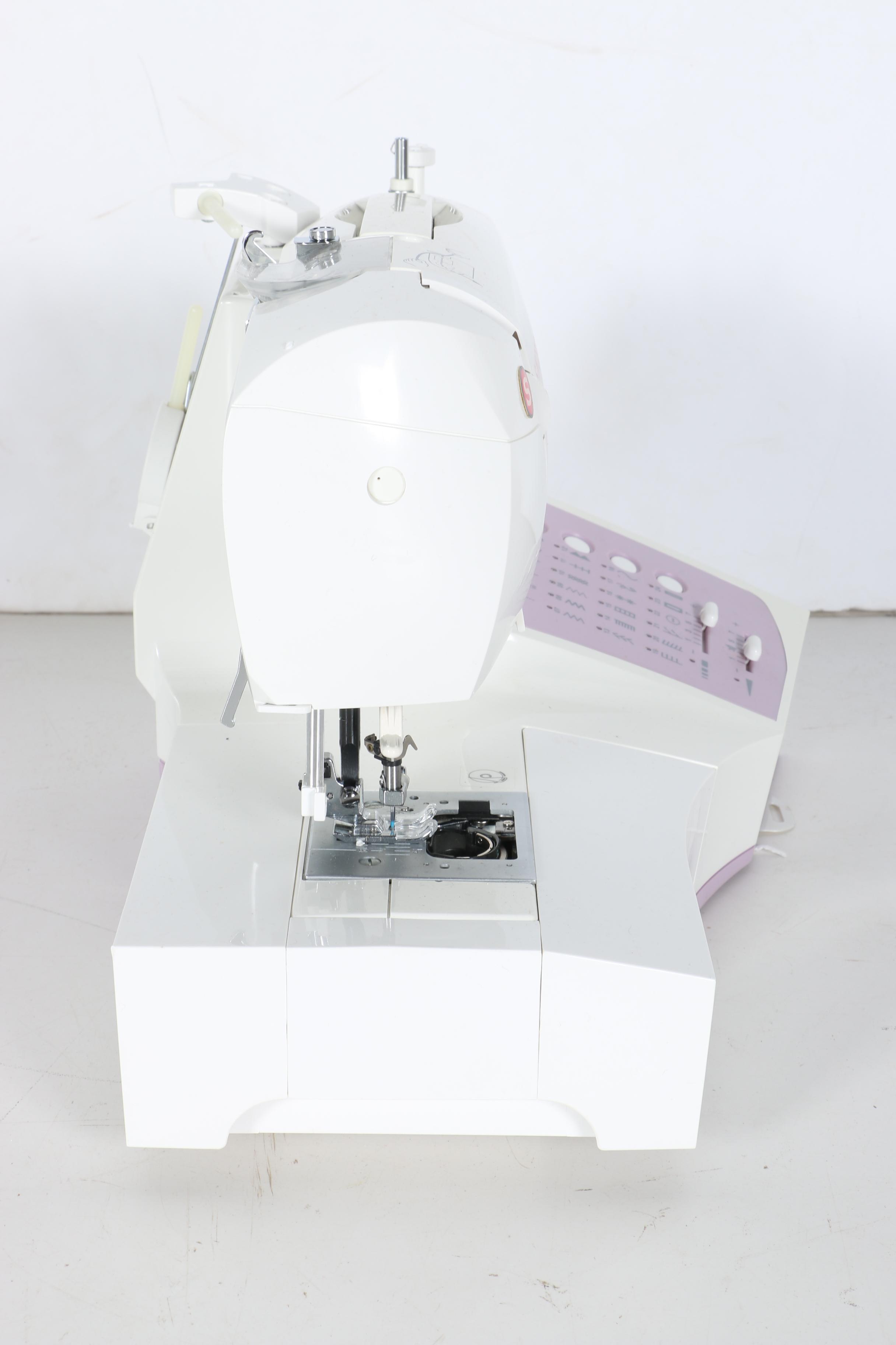 Singer Futura SES 1000 Sewing and Embroidery Machine