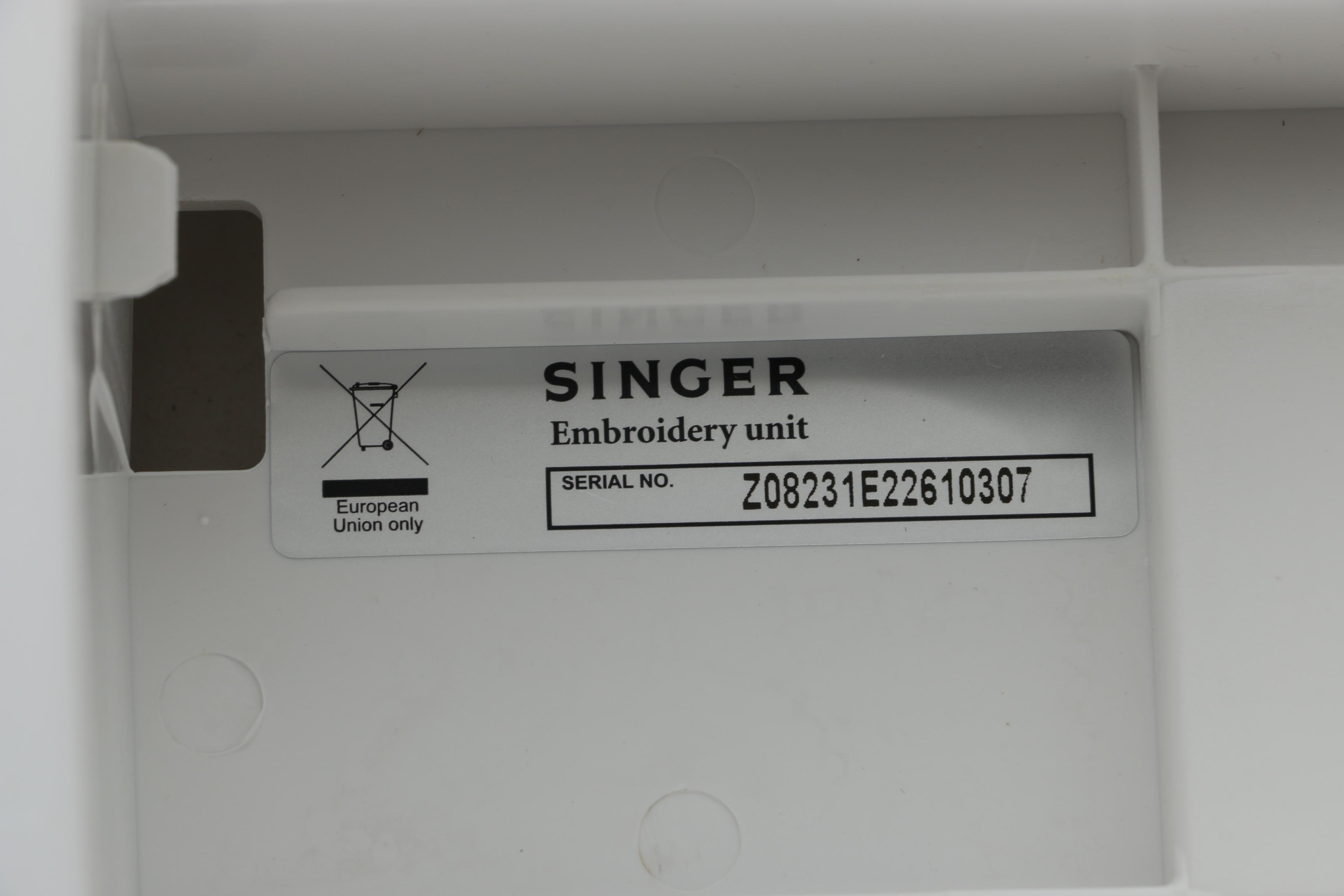 Singer Futura SES 1000 Sewing and Embroidery Machine