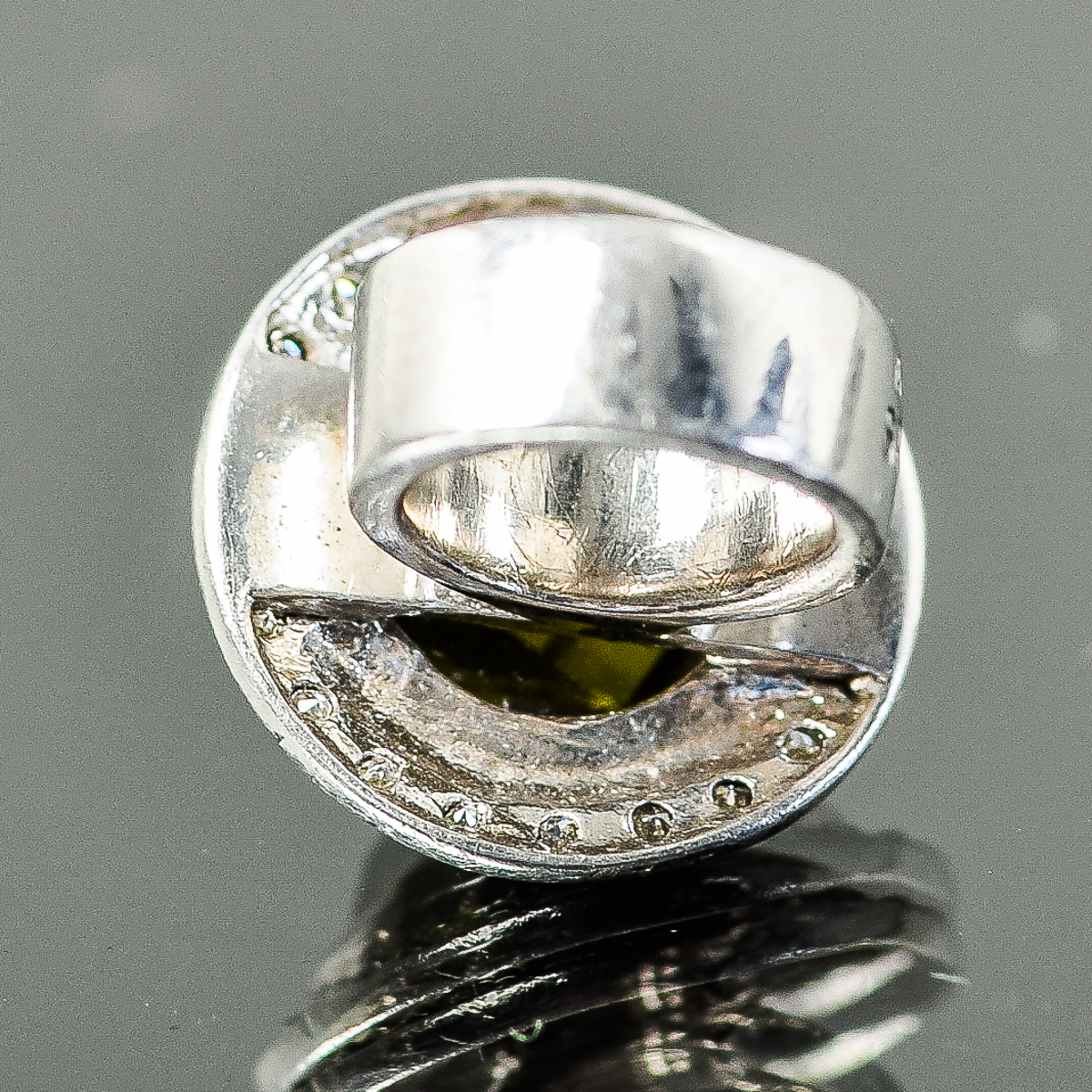 Kranz & Ziegler Sterling Silver and Peridot STORY Button