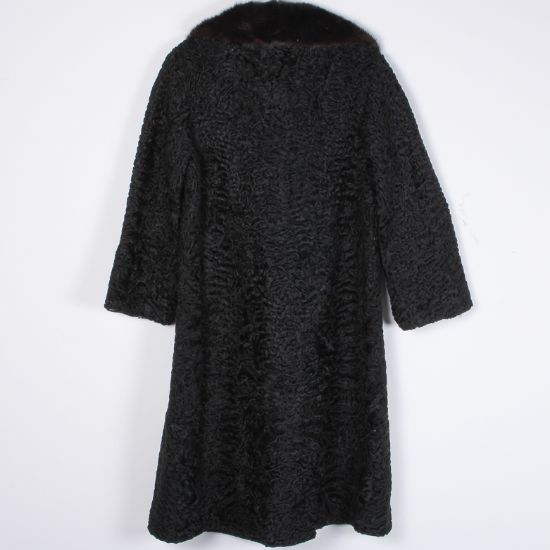 Gartenhaus Lamb Fur Coat with Mink Collar