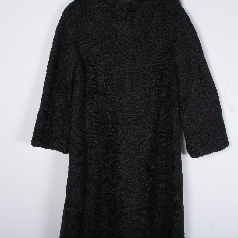 Gartenhaus Lamb Fur Coat with Mink Collar