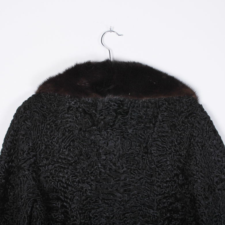 Gartenhaus Lamb Fur Coat with Mink Collar