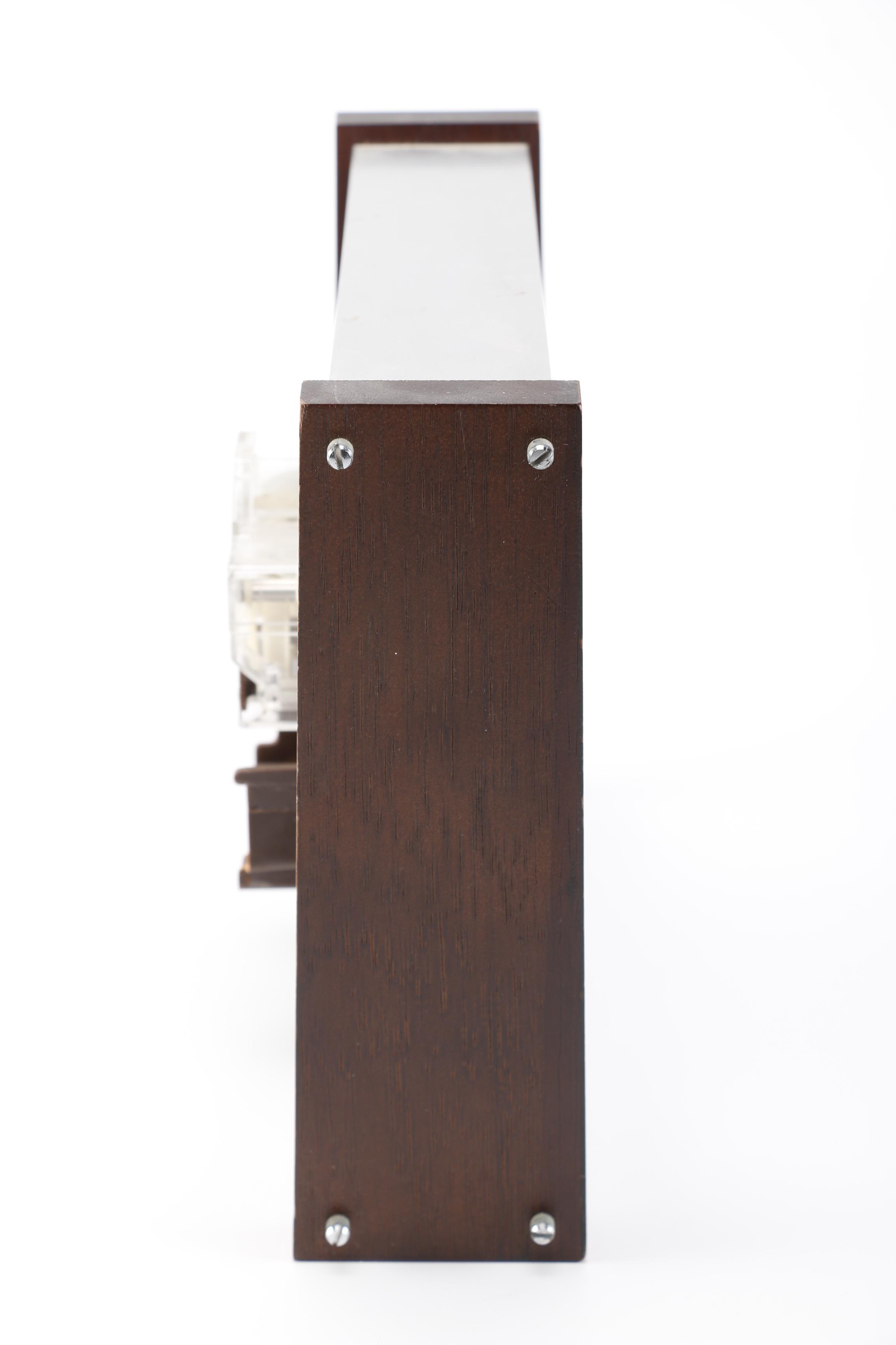 Verichron International Clock