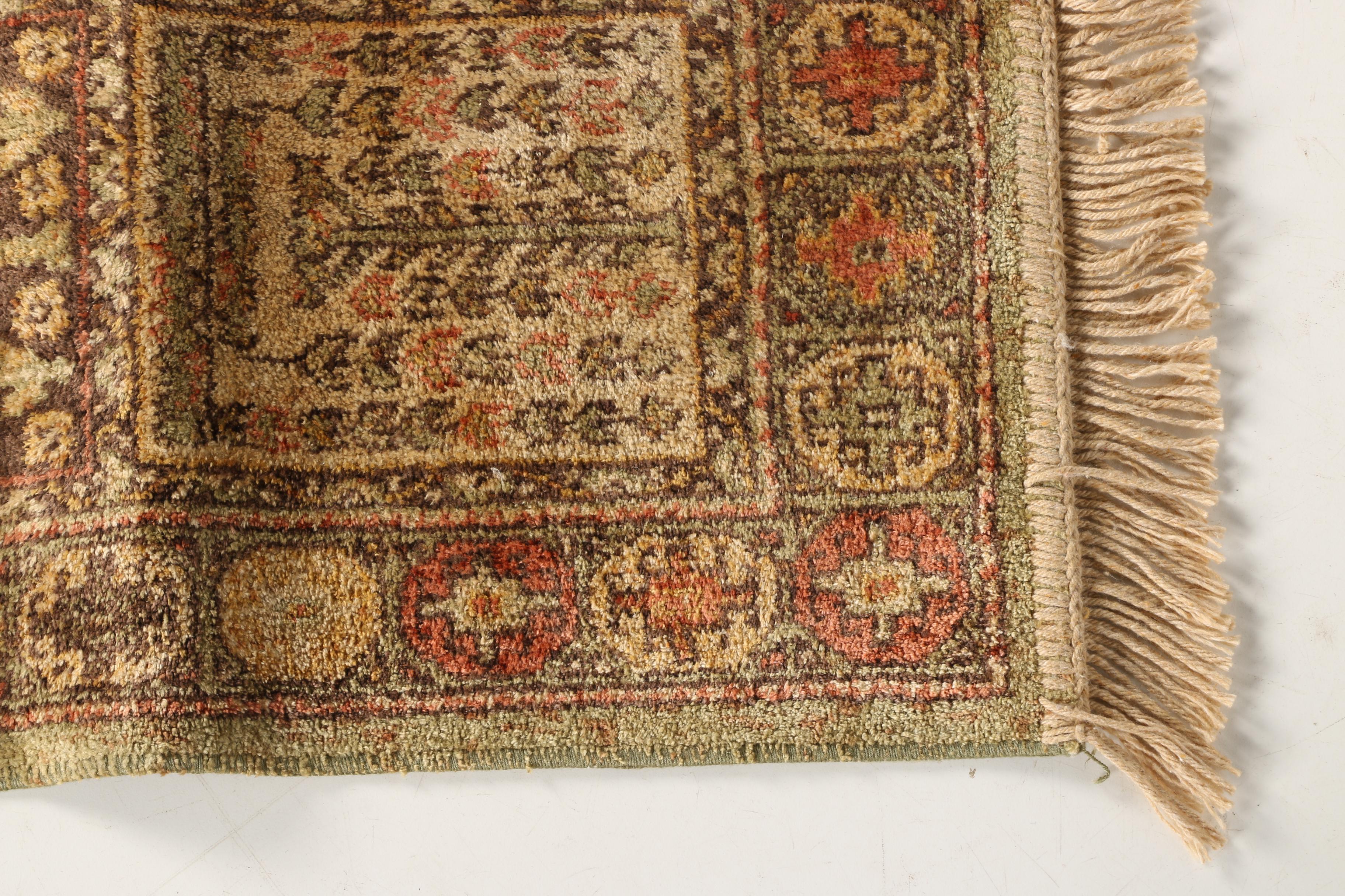 Machine Made  Garden Accent Rug