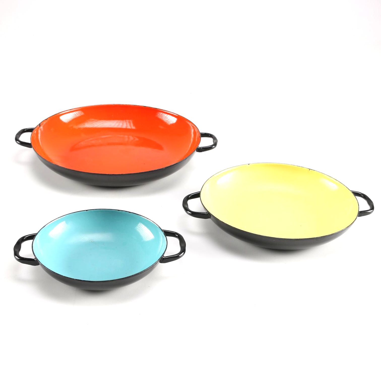Sizzling Server Nesting Dishes From Italy