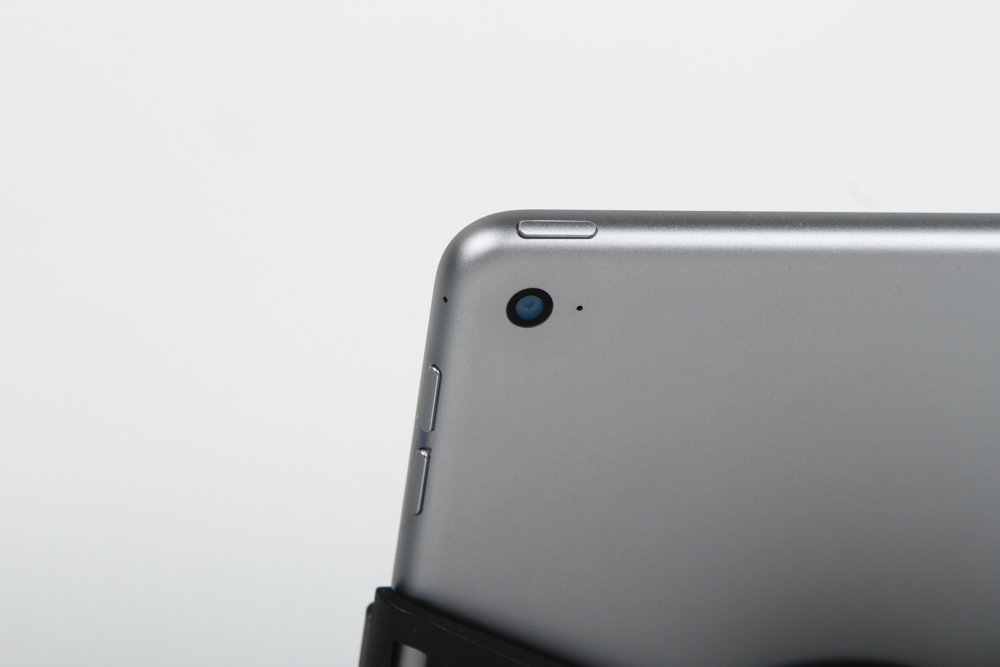 iPad Mini 4 WiFi with iKlip 2