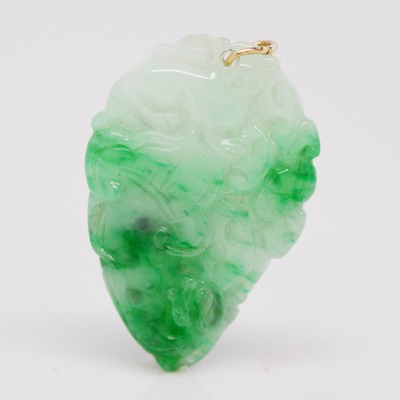 Vintage 14K Yellow Gold Carved Jadeite Pendant