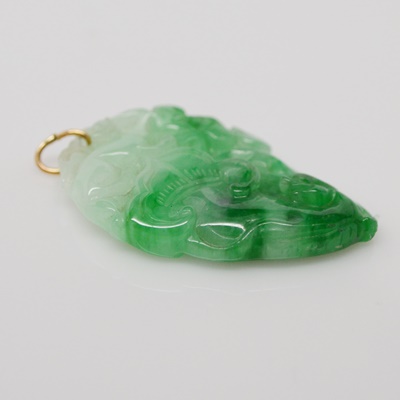 Vintage 14K Yellow Gold Carved Jadeite Pendant