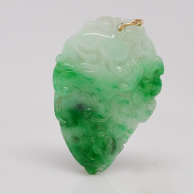 Vintage 14K Yellow Gold Carved Jadeite Pendant