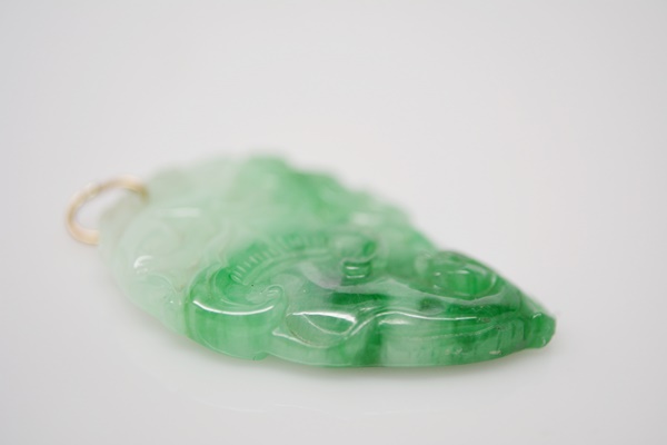 Vintage 14K Yellow Gold Carved Jadeite Pendant