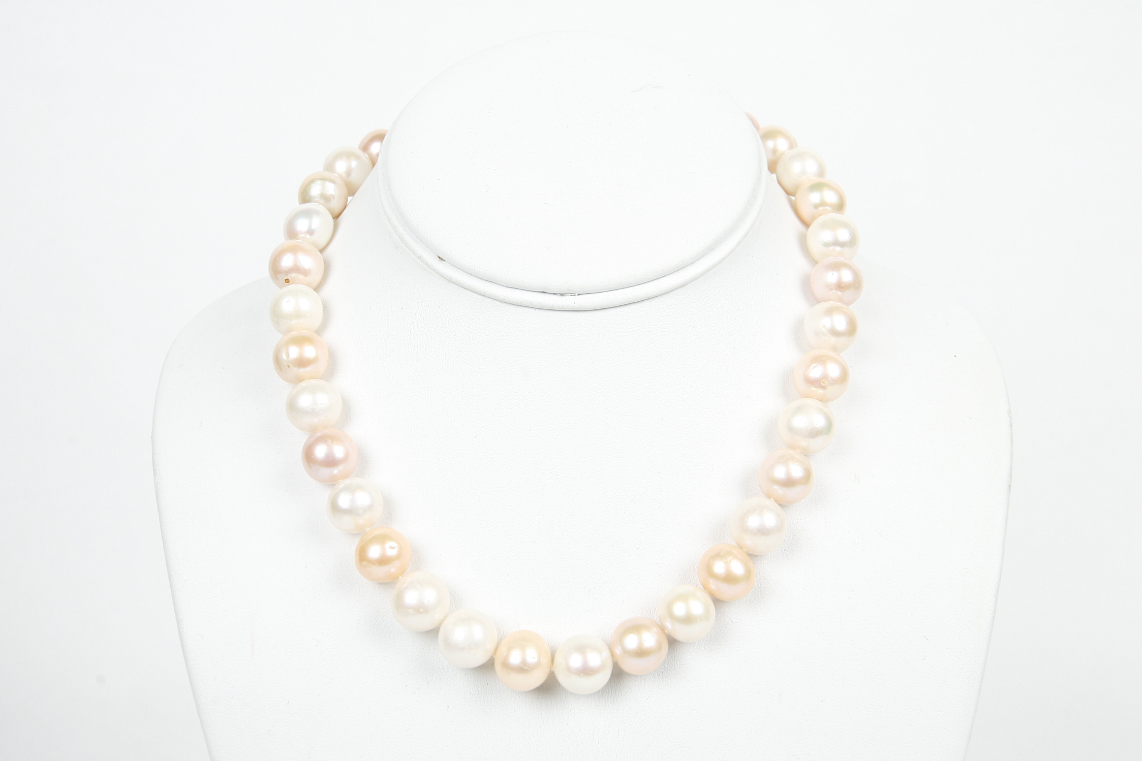 Cultured Pearl Necklace with 10K White Gold Clasp