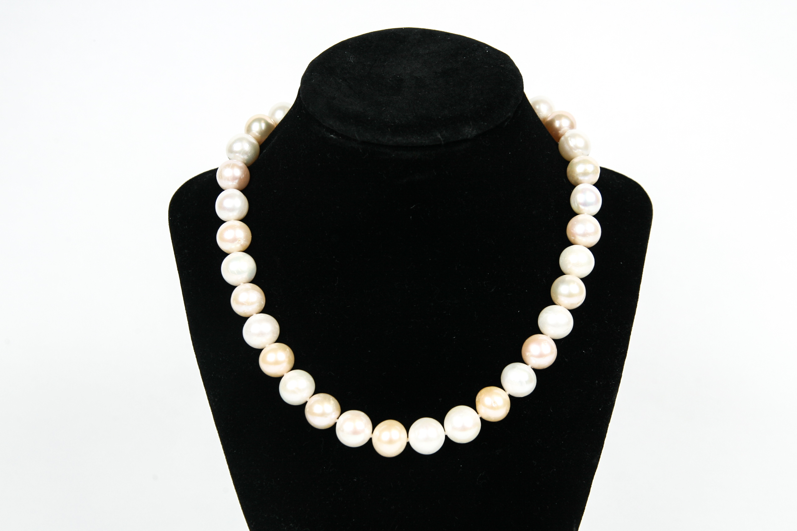 Cultured Pearl Necklace with 10K White Gold Clasp
