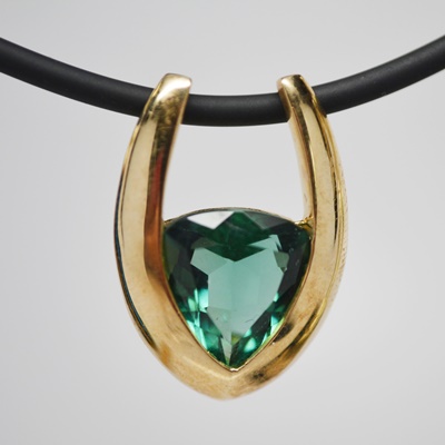 10K Yellow Gold Natural Green Quartz Pendant Necklace
