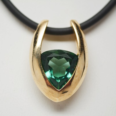 10K Yellow Gold Natural Green Quartz Pendant Necklace