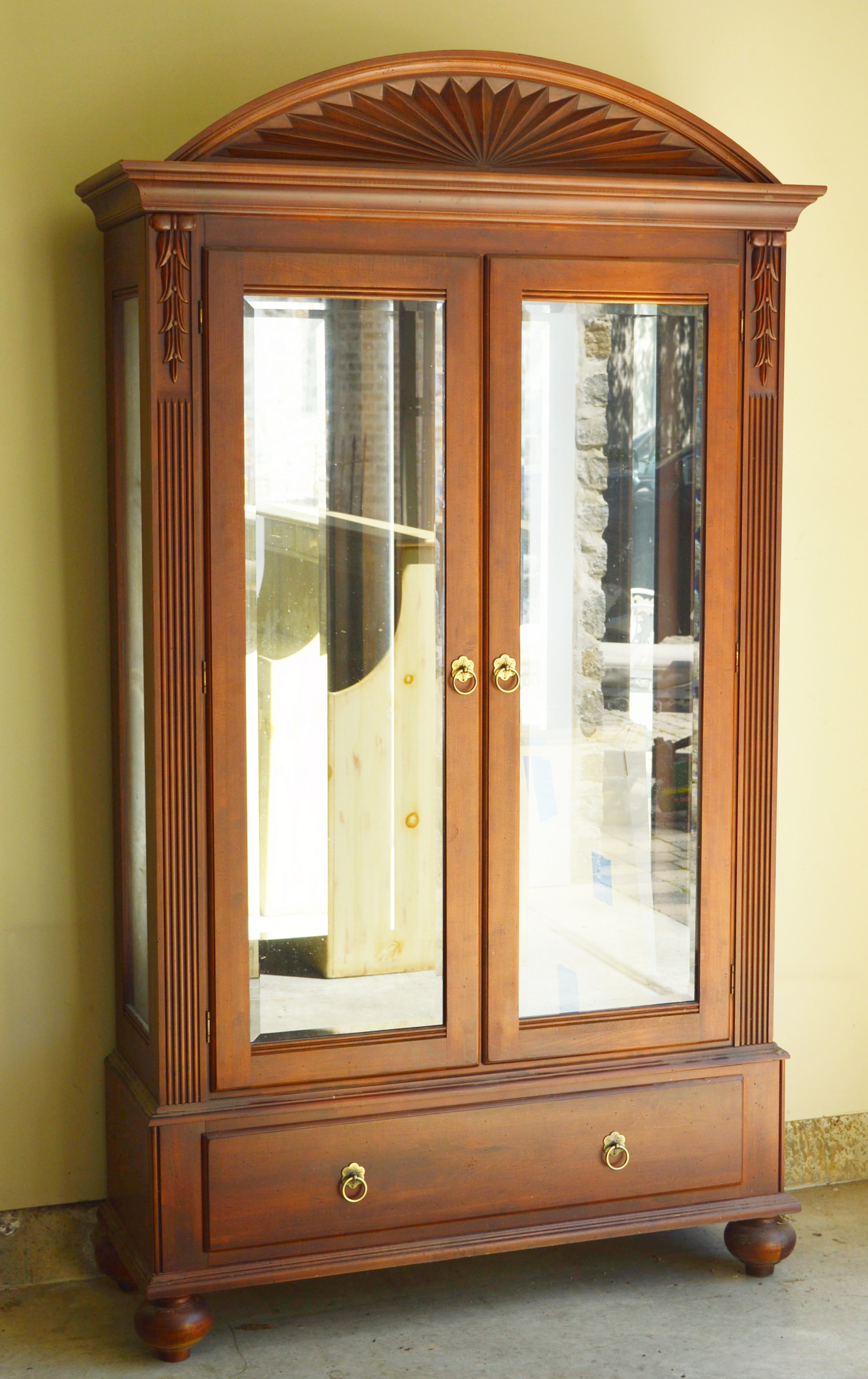 Ethan Allen "British Classics" Mirrored and Lighted Curio Cabinet