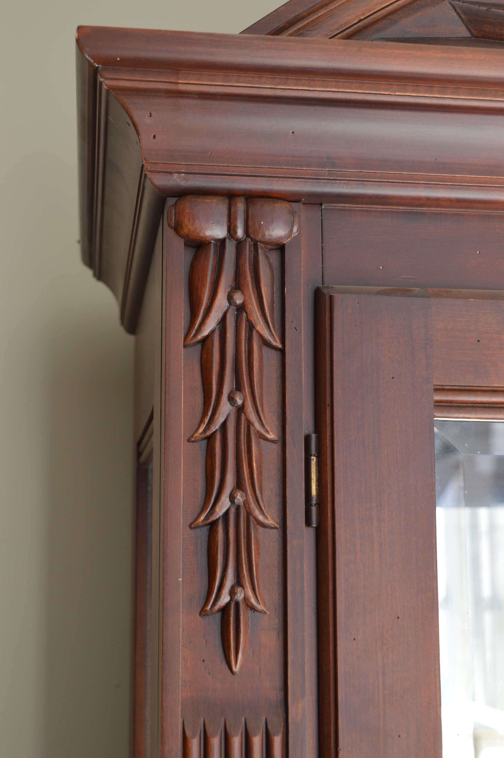 Ethan Allen "British Classics" Mirrored and Lighted Curio Cabinet