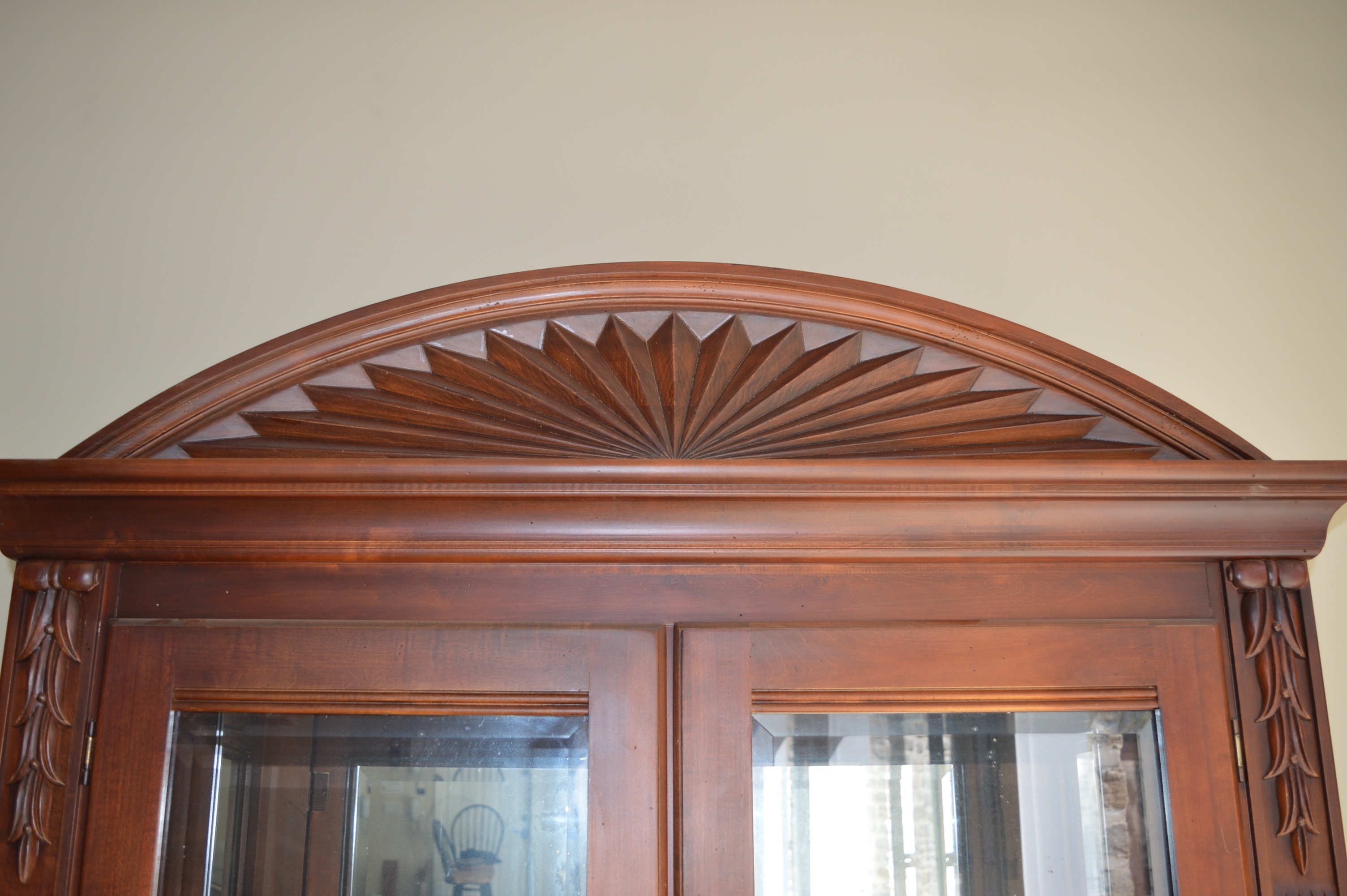 Ethan Allen "British Classics" Mirrored and Lighted Curio Cabinet