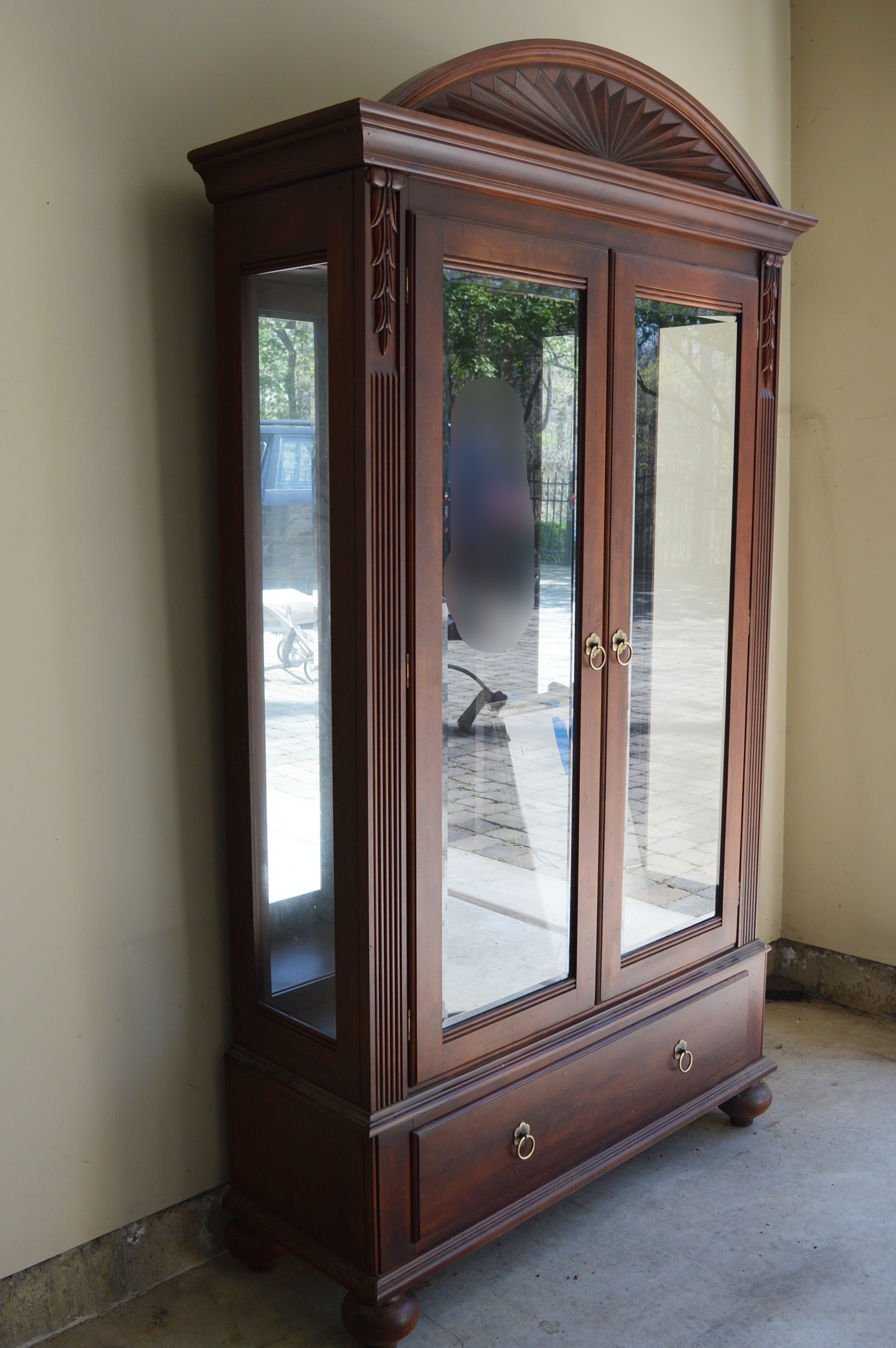 Ethan Allen "British Classics" Mirrored and Lighted Curio Cabinet