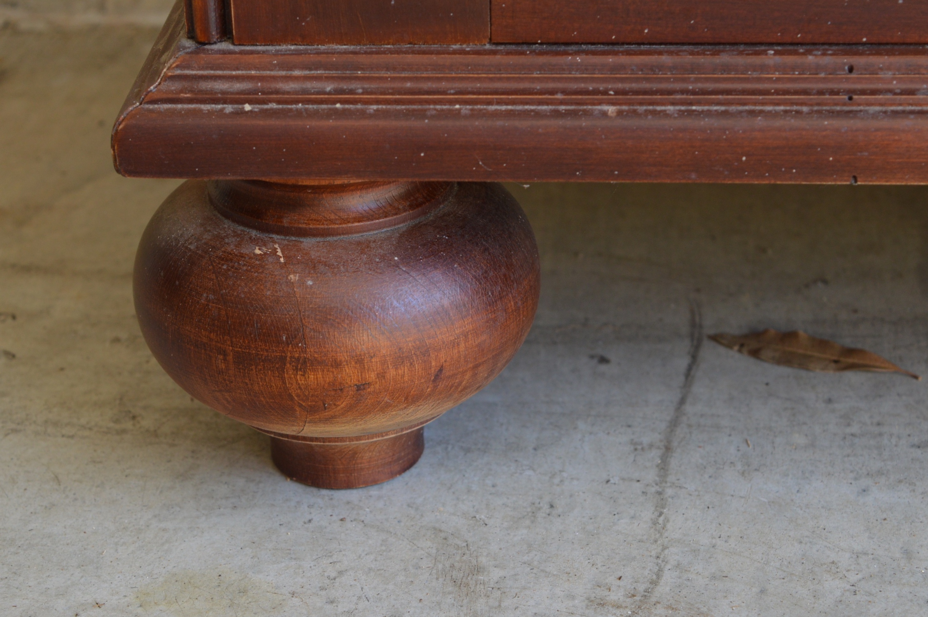 Ethan Allen "British Classics" Mirrored and Lighted Curio Cabinet