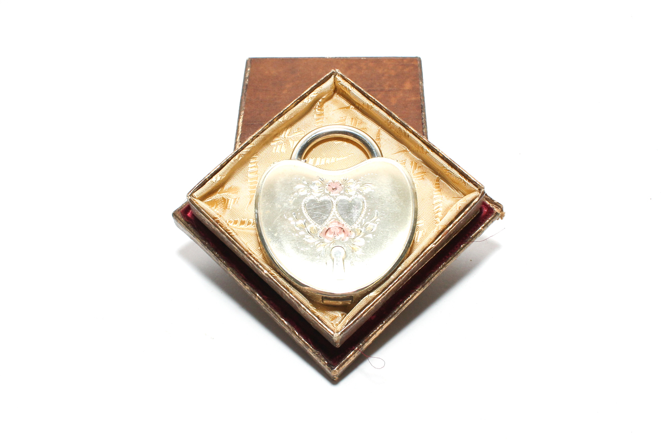 Vintage "La Mode" Sterling Silver Heart Shaped Compact