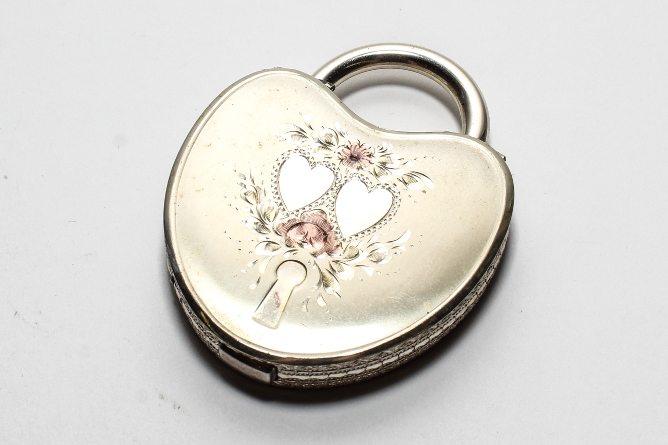 Vintage "La Mode" Sterling Silver Heart Shaped Compact