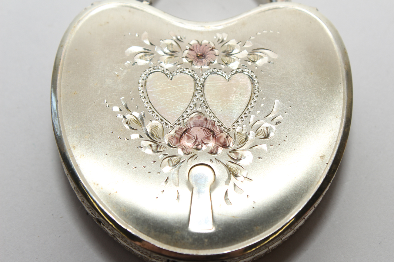 Vintage "La Mode" Sterling Silver Heart Shaped Compact