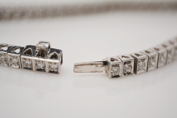 Vintage Platinum 1.95 CTW Diamond Heart Link Tennis Bracelet