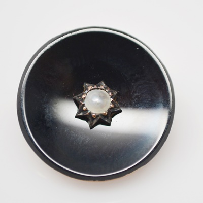 Vintage 14K Yellow Gold Onyx and Seed Pearl Brooch