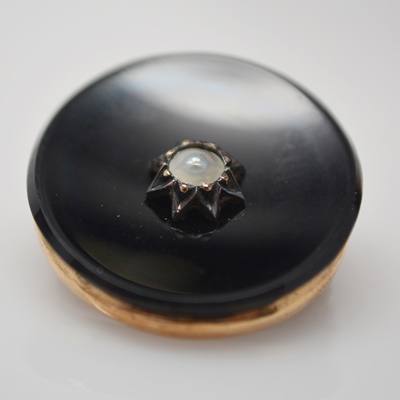 Vintage 14K Yellow Gold Onyx and Seed Pearl Brooch