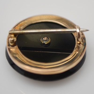 Vintage 14K Yellow Gold Onyx and Seed Pearl Brooch