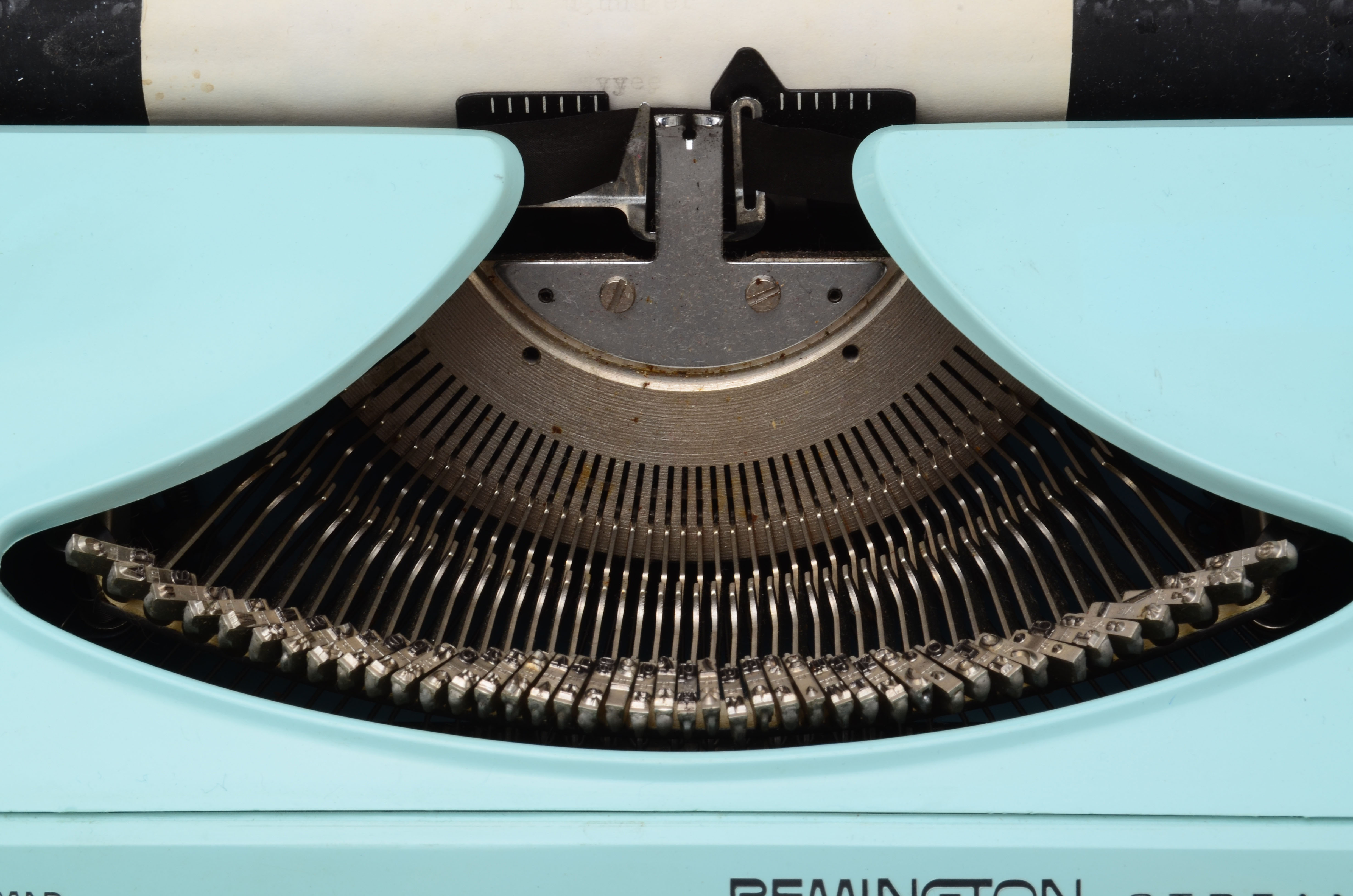 Remington Streamliner Portable Typewriter
