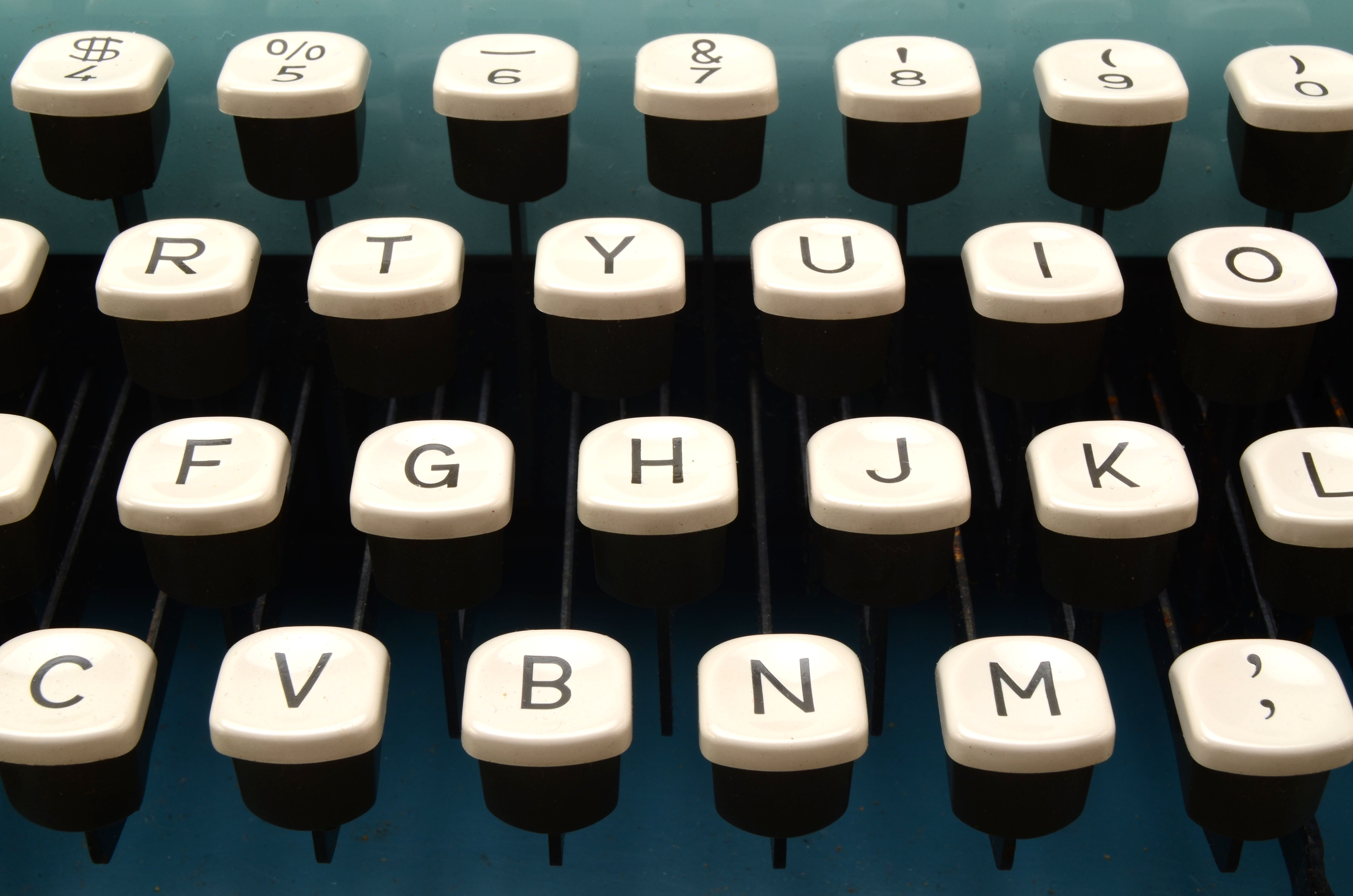 Remington Streamliner Portable Typewriter