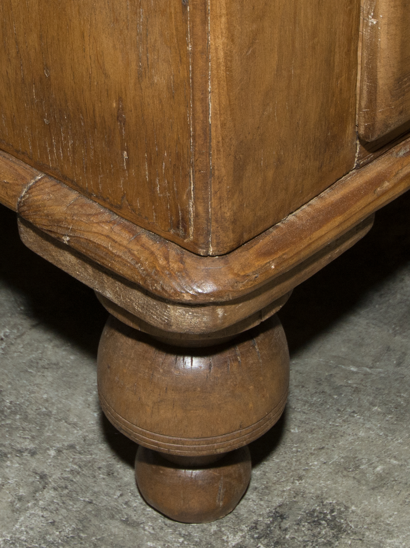 Antique Colonial Style Pine Chest of Drawers