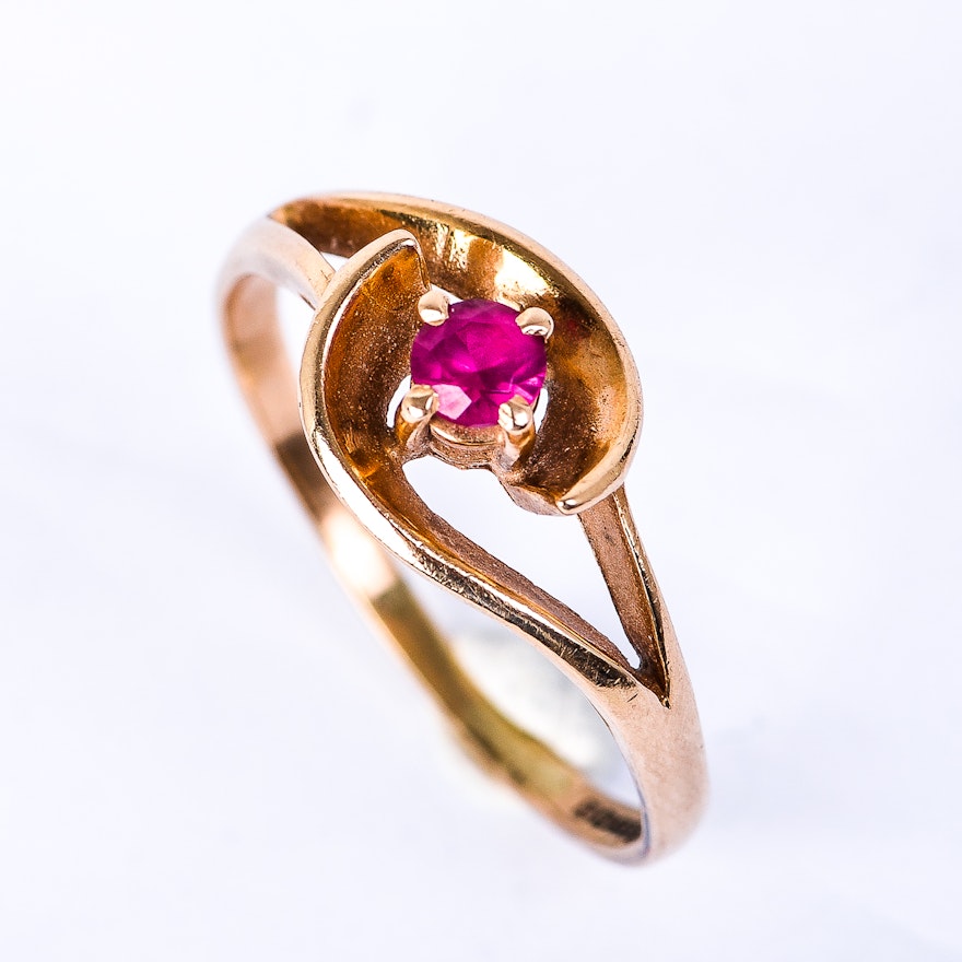 Vintage 14K Yellow Gold and Pink Stone Ring