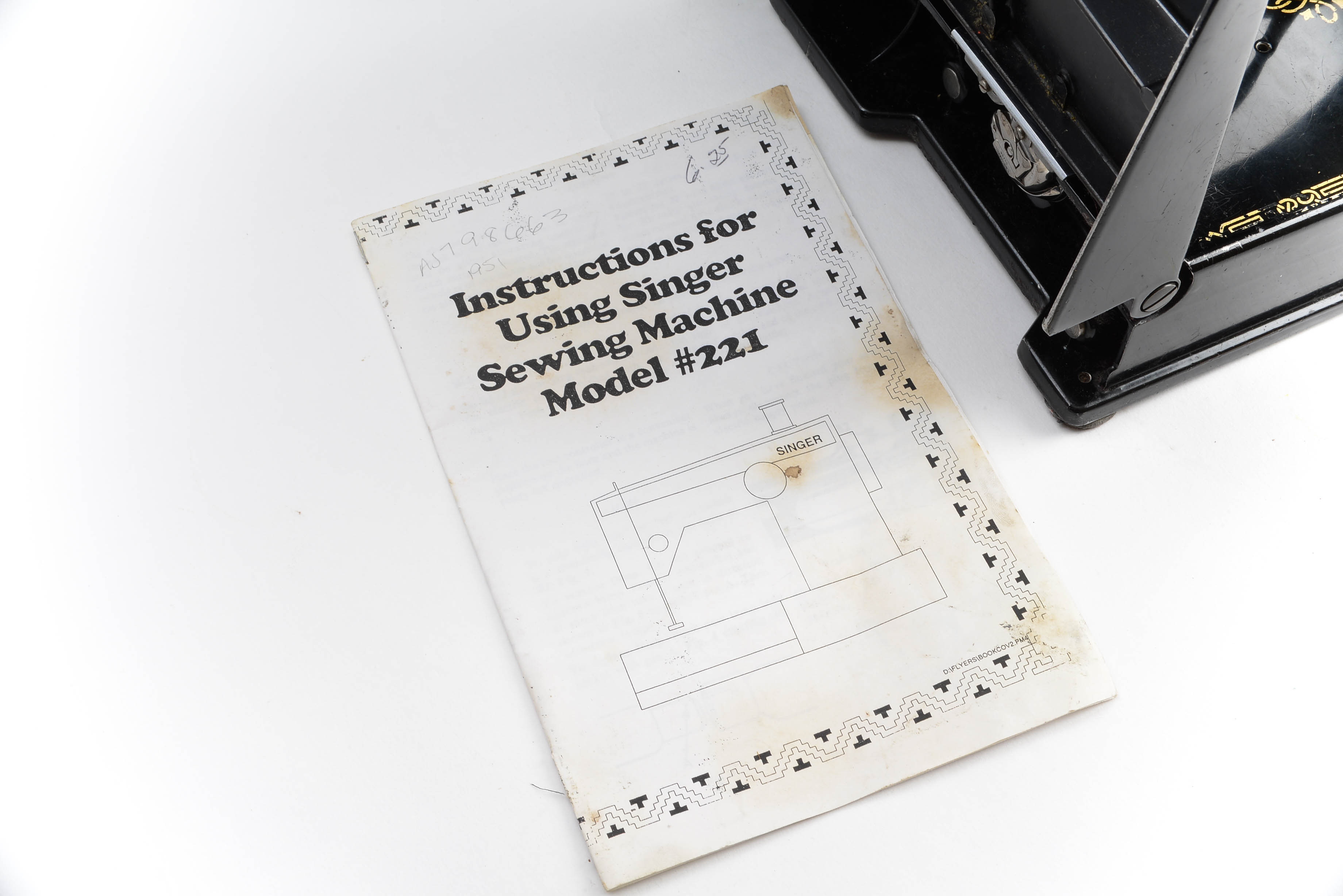 Vintage Singer Featherweight Sewing Machine