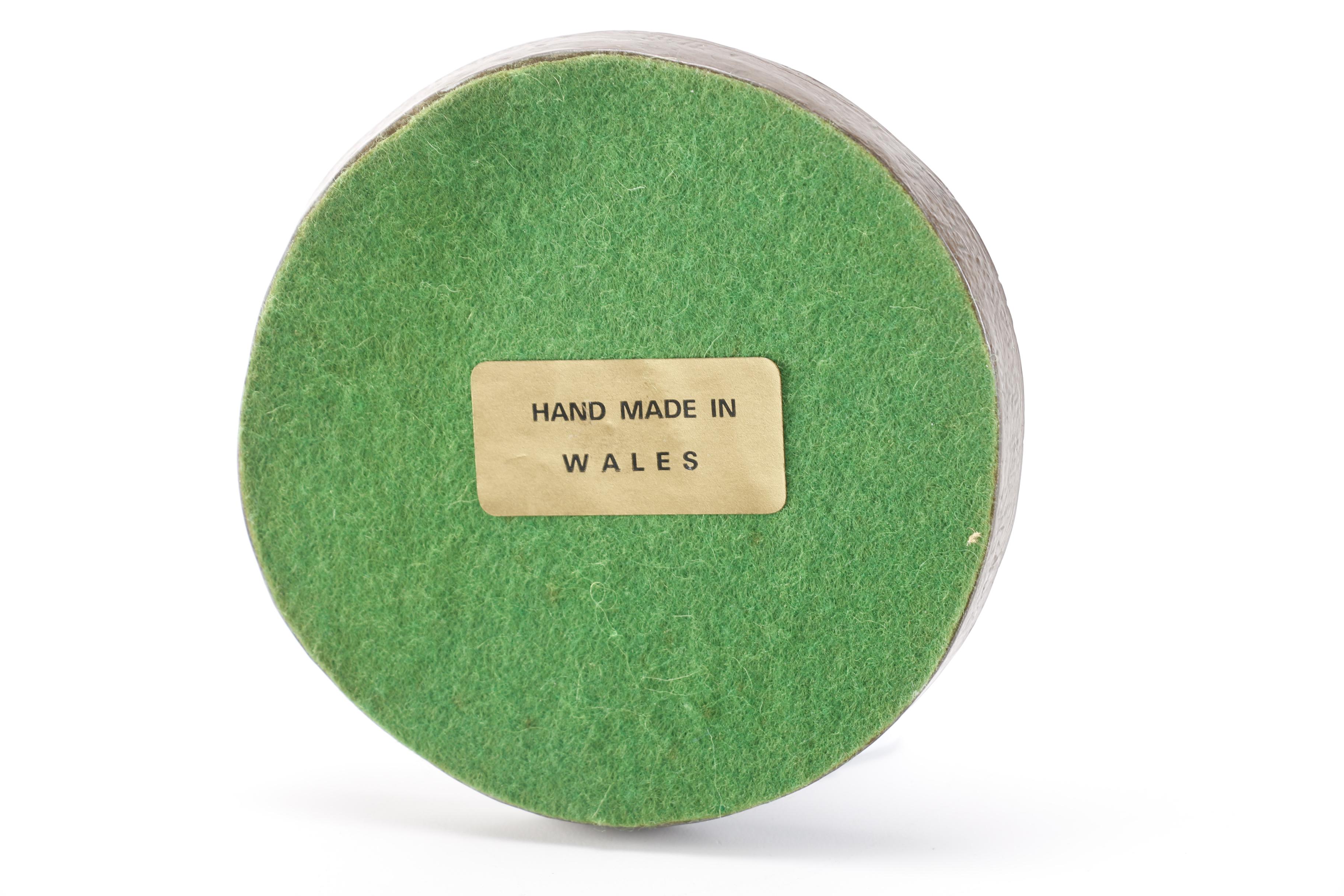 Round Decorative Paperweight Depicting Queen Elizabeth I