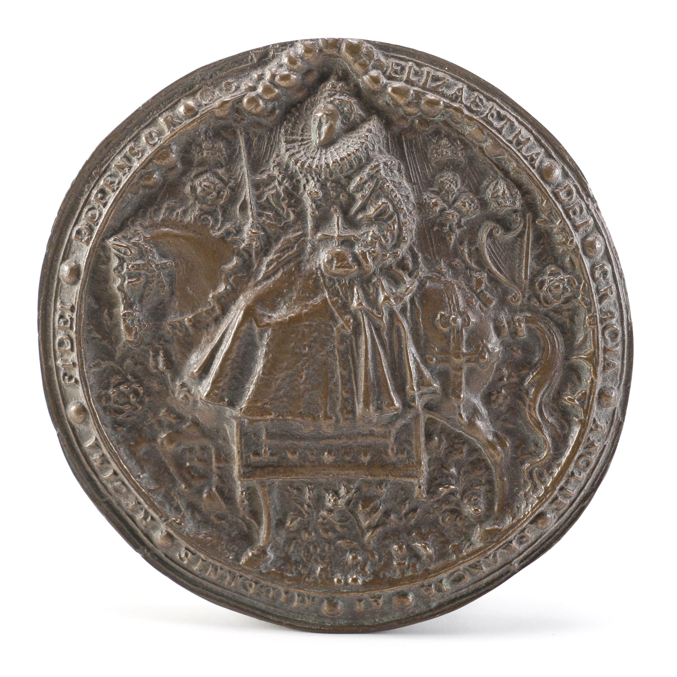 Round Decorative Paperweight Depicting Queen Elizabeth I