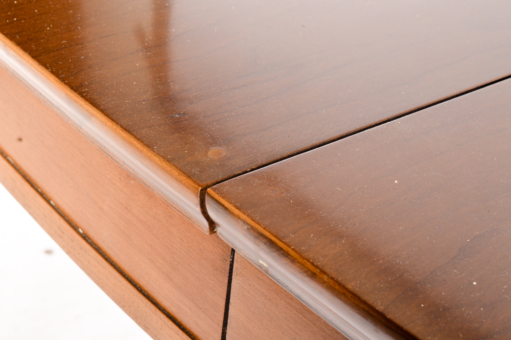 Mid Century Modern Style Dining Table With Chairs