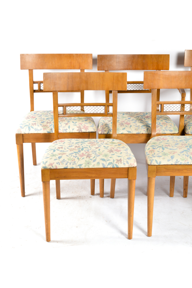 Mid Century Modern Style Dining Table With Chairs
