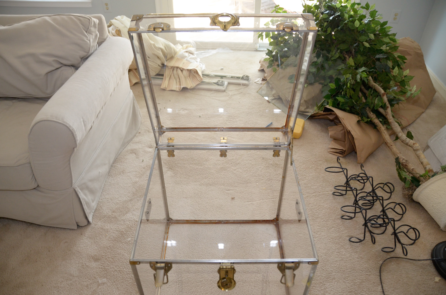 Acrylic Trunk Table