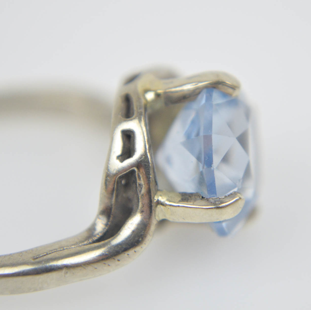 10K White Gold Synthetic Spinel Ring