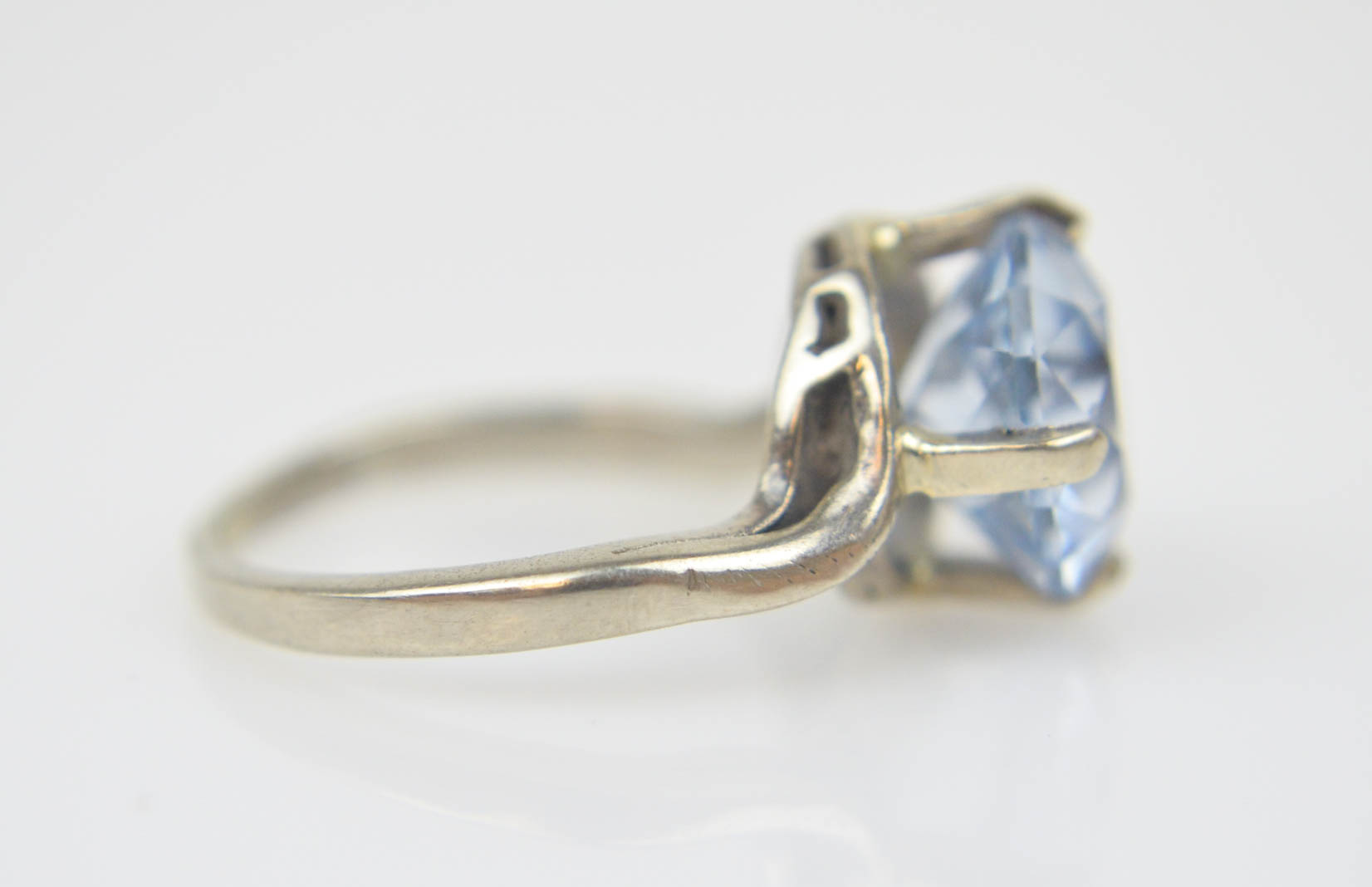 10K White Gold Synthetic Spinel Ring