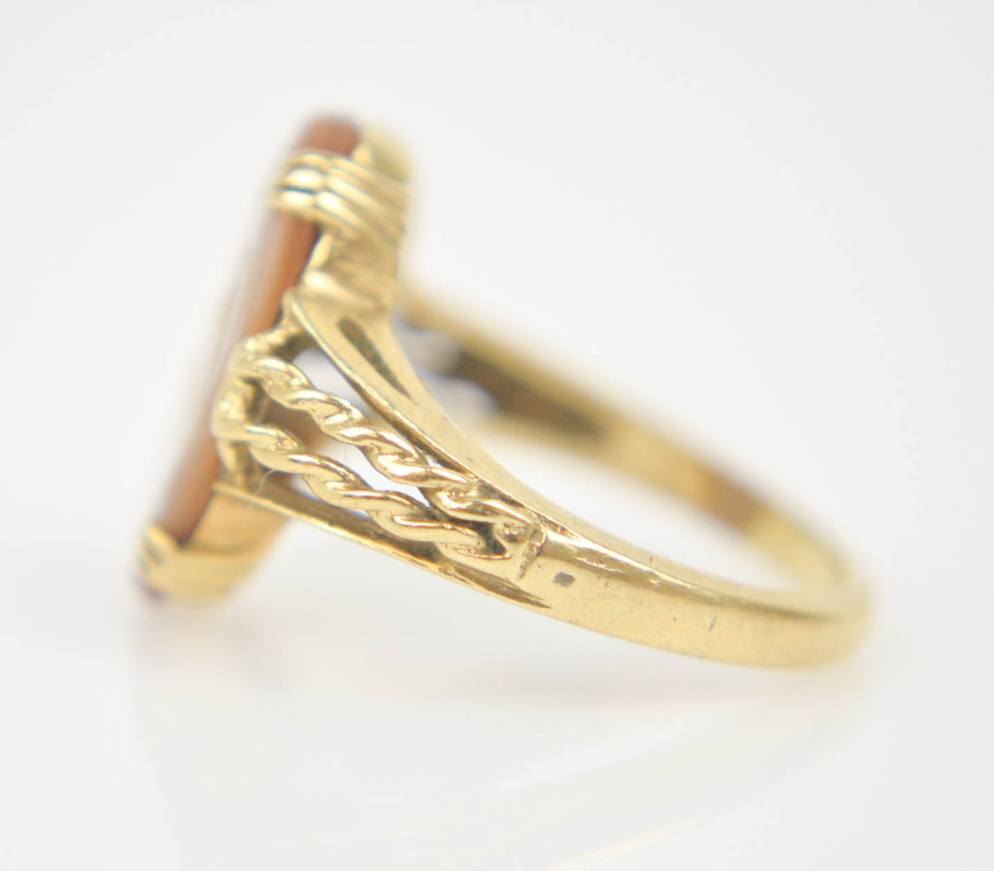 Vintage 14K Yellow Gold Shell Cameo Ring