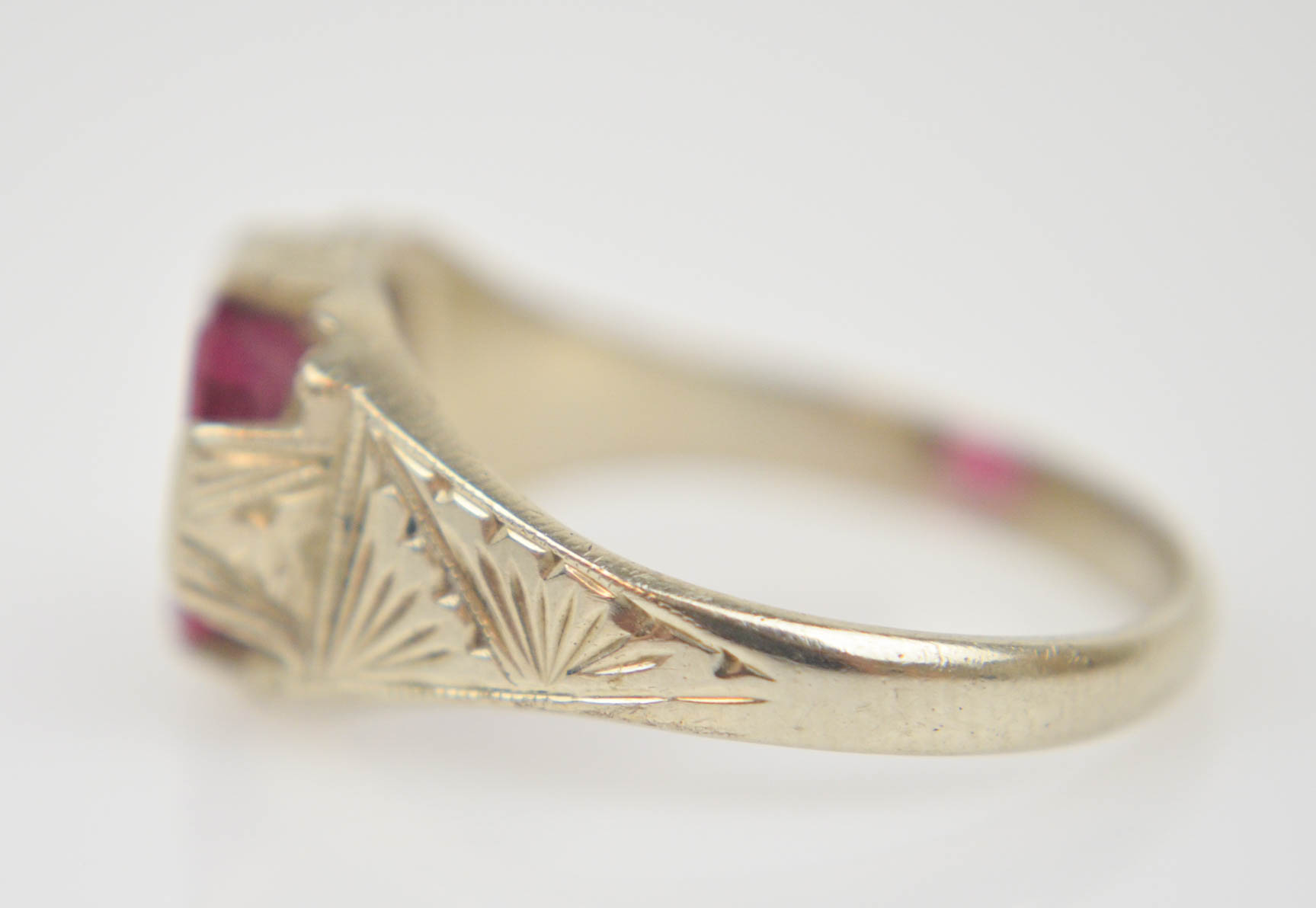 Vintage 14K Yellow Gold Synethic Ruby Ring