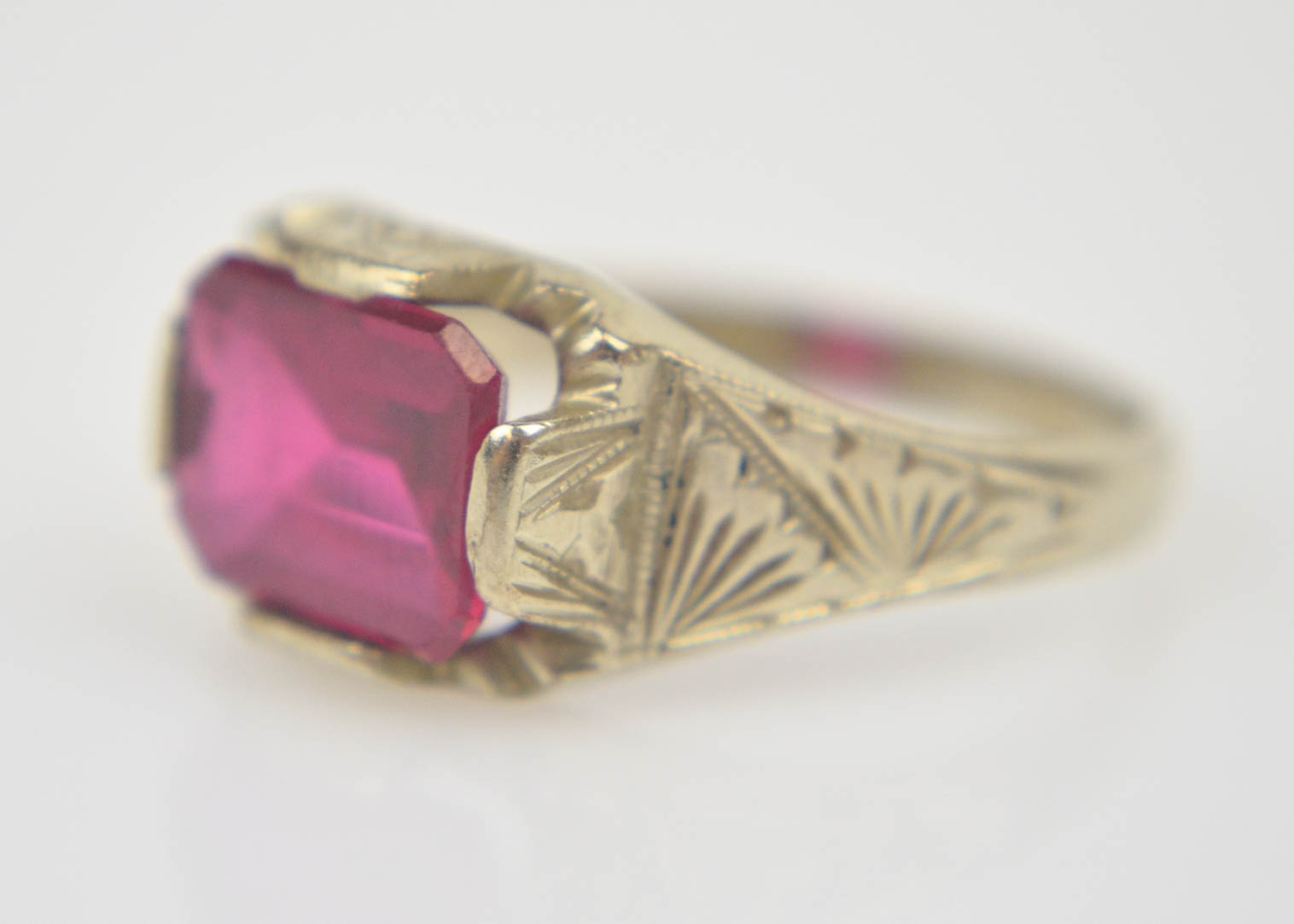 Vintage 14K Yellow Gold Synethic Ruby Ring