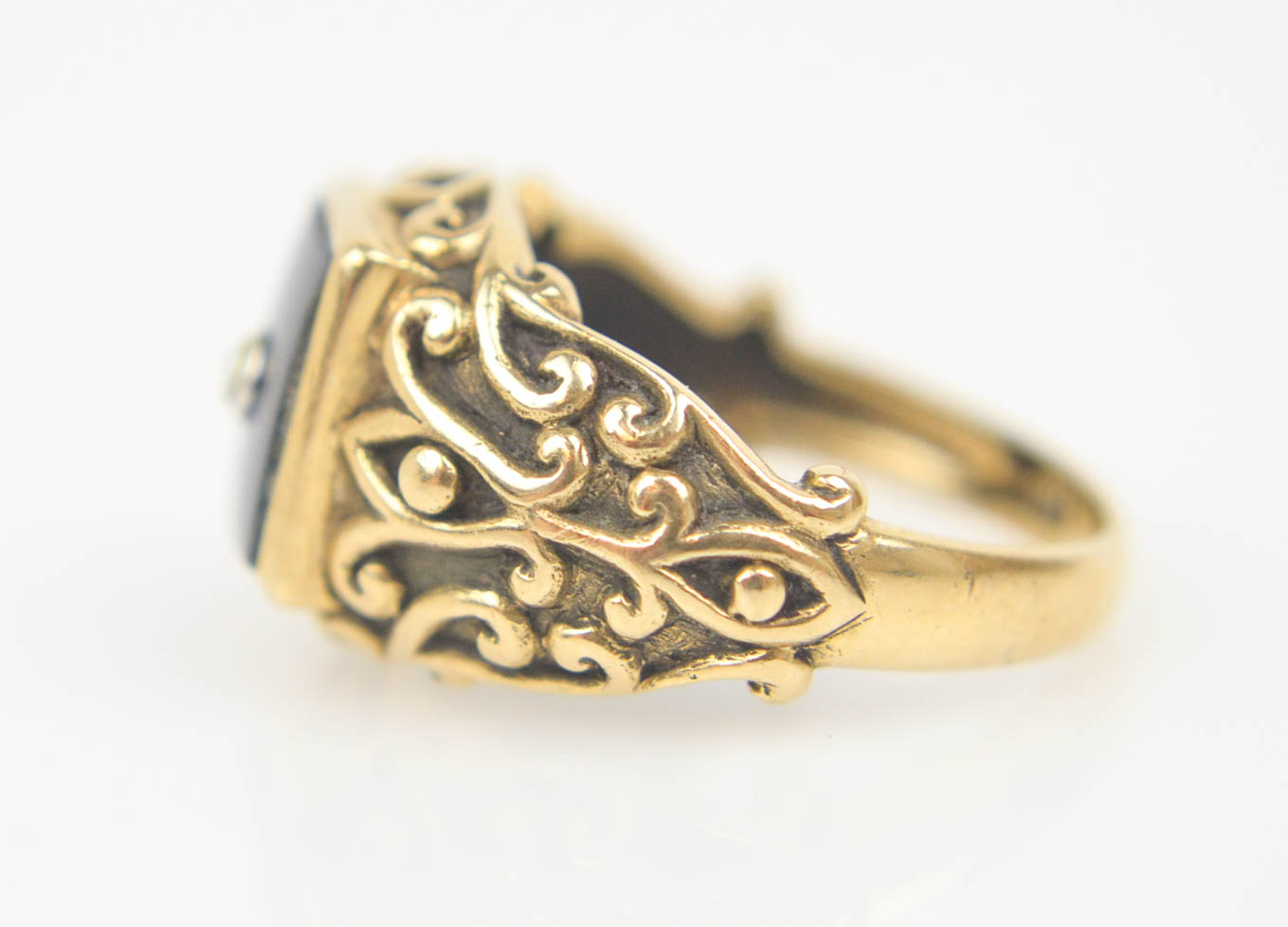 Antique 9K Yellow Gold Onyx and Cultured Pearl Ring