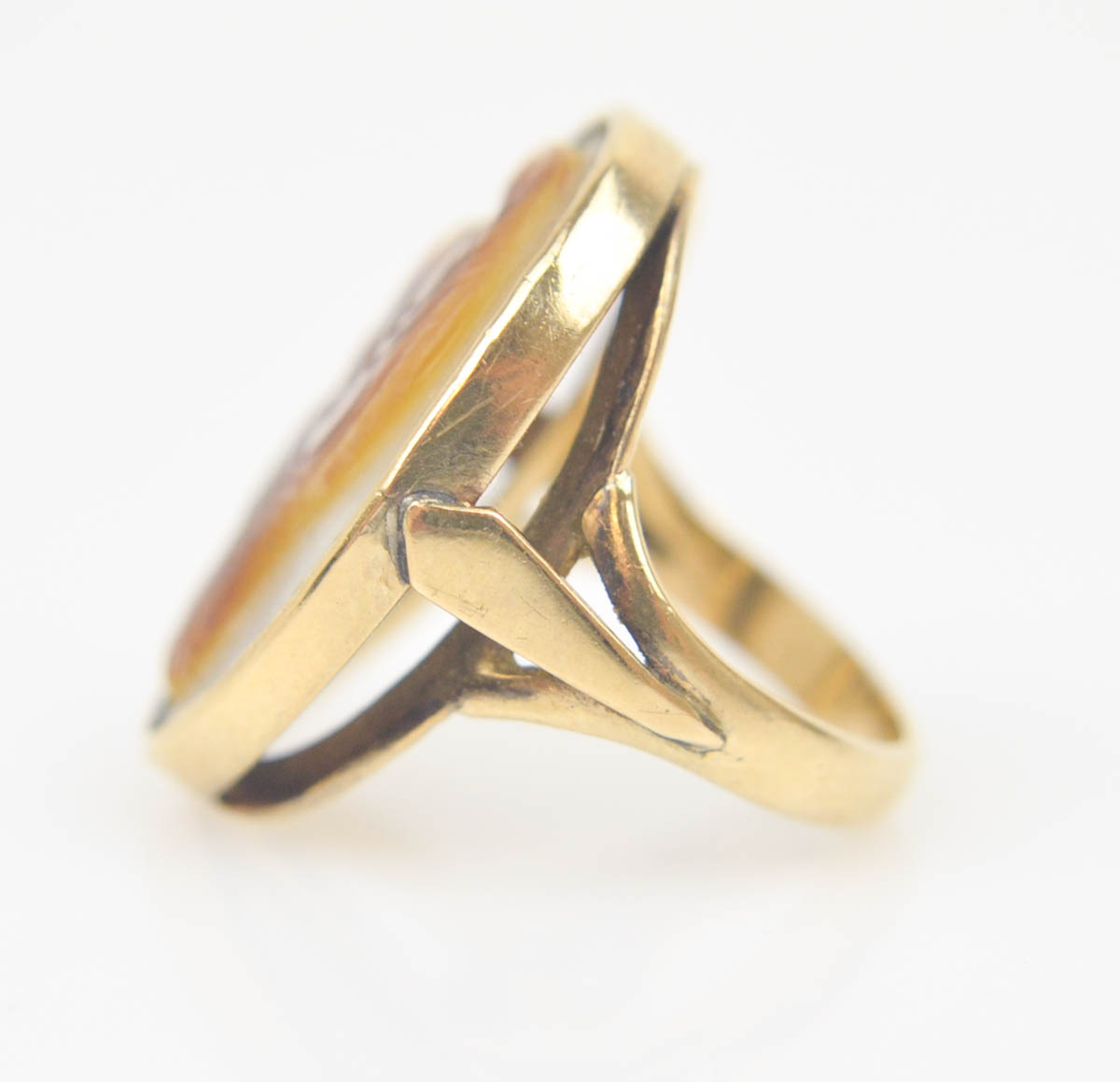 Vintage 9K Yellow Gold Mother of Pearl and Shell Cameo Ring