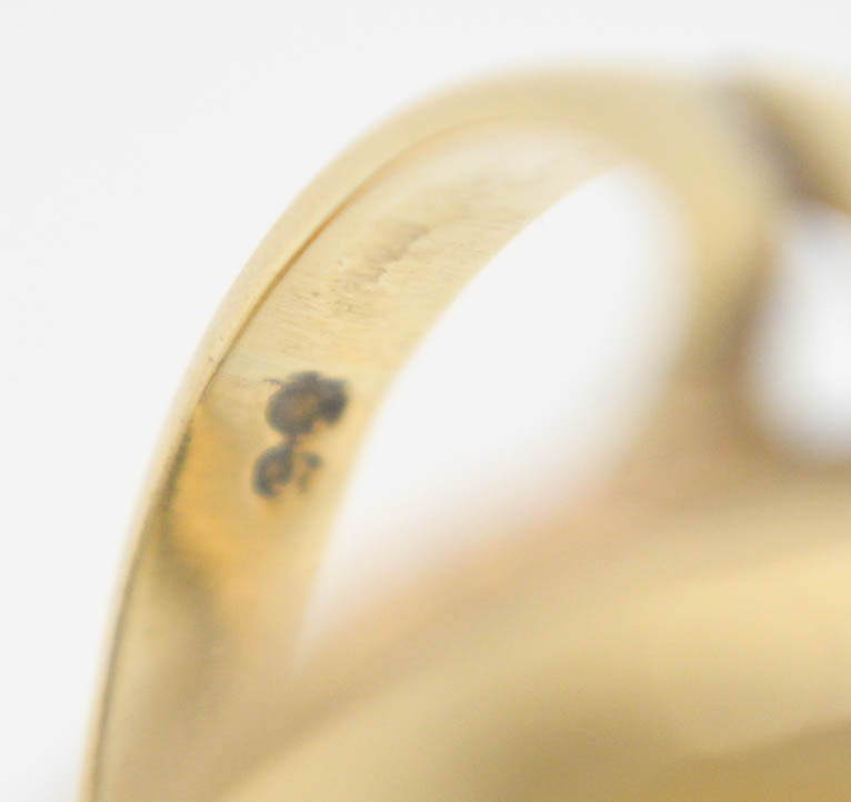 Vintage 9K Yellow Gold Mother of Pearl and Shell Cameo Ring