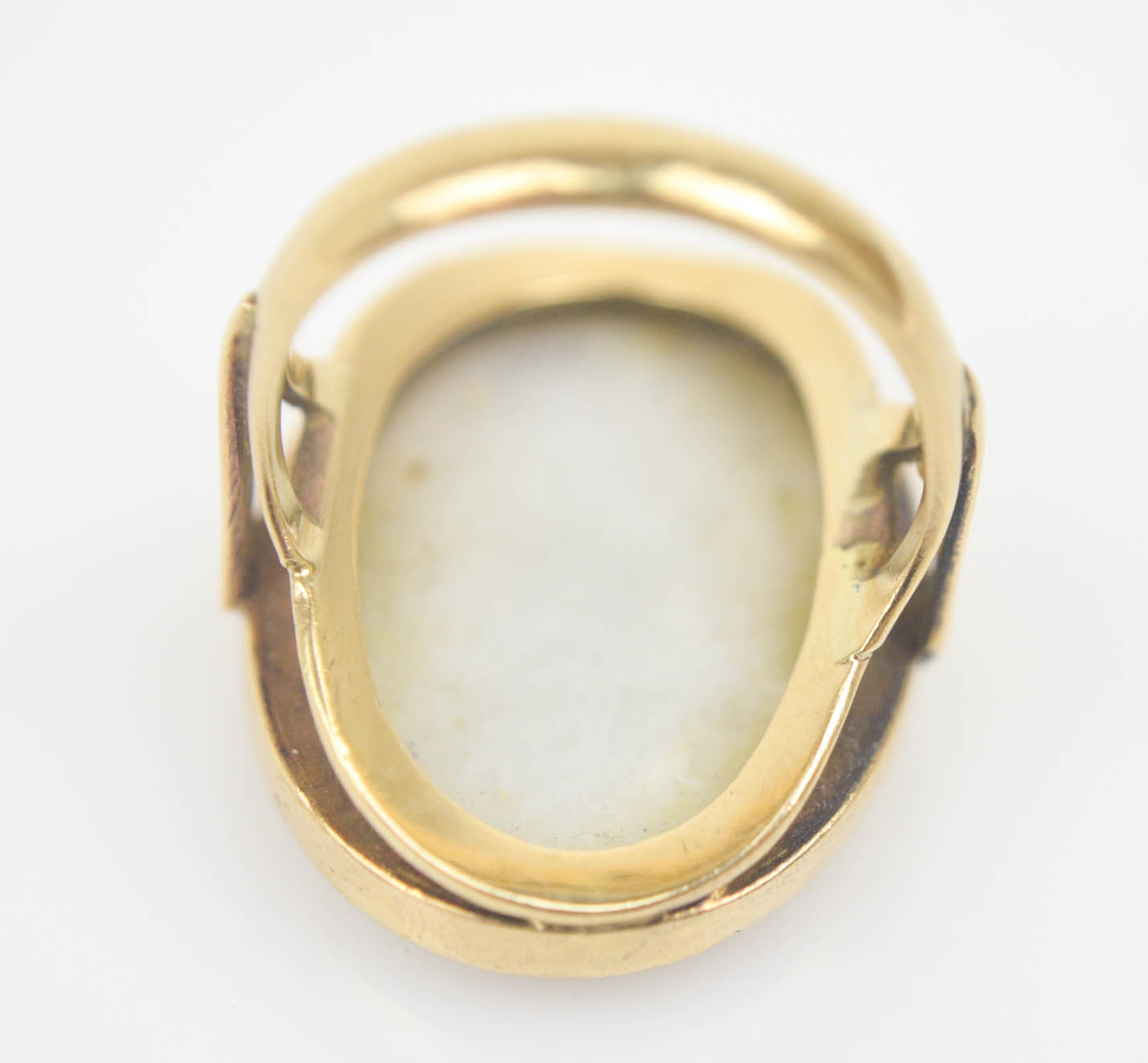 Vintage 9K Yellow Gold Mother of Pearl and Shell Cameo Ring