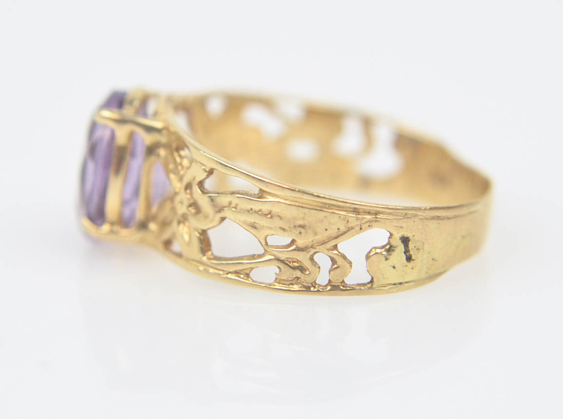 Vintage 10K Yellow Gold Amethyst Ring